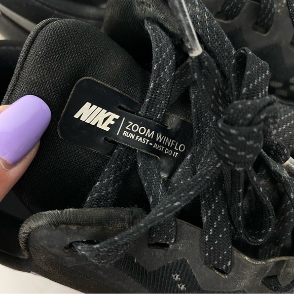 Nike Zoom Winflow Black & White athletic running shoes - Picture 6 of 8